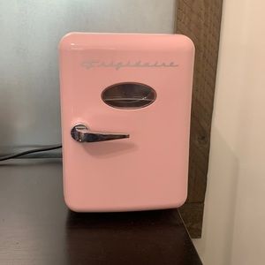 fridgidaire tiny fridge